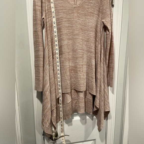 NWT Cupio Size M Draped Pullover Sweater High Low Hem Beige V Neck Flowy Long - Picture 8 of 13